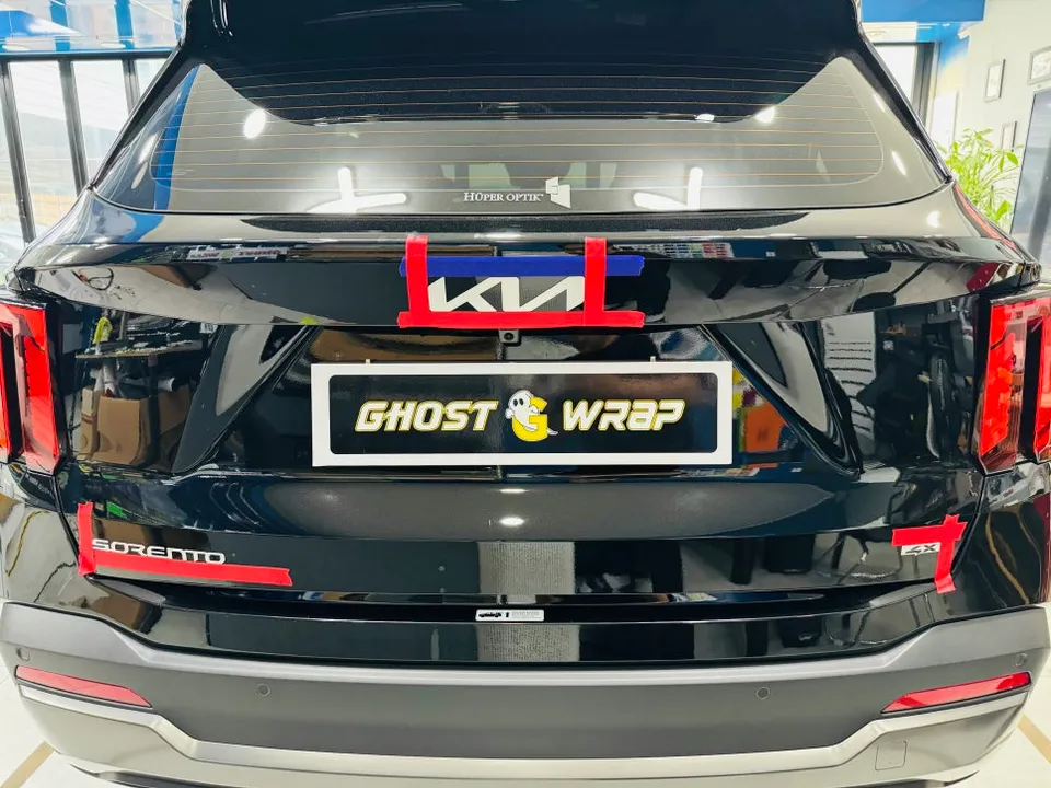 Kia Sorentoのカーラッピング事例 施工写真 2-2