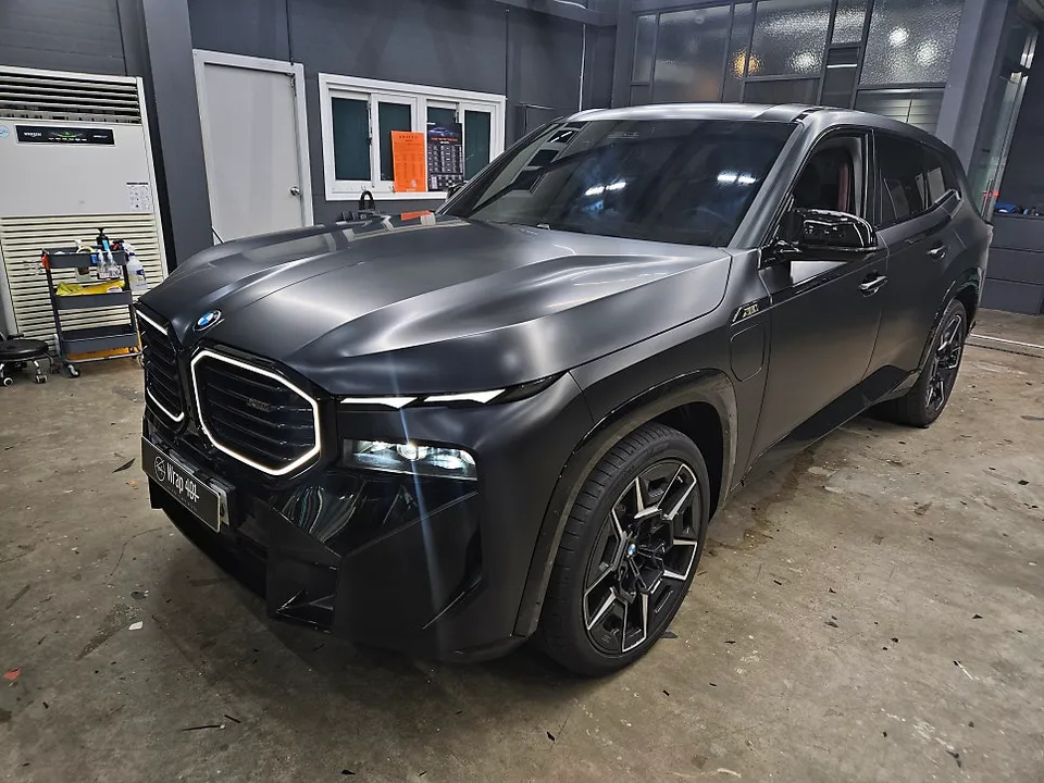 BMW XMの無光沢ブラックPPF施工事例|存在感アップ 施工写真 3-2