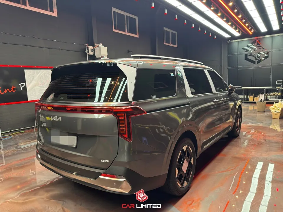 Kia Carnivalのカーラッピング事例 施工写真 1-3
