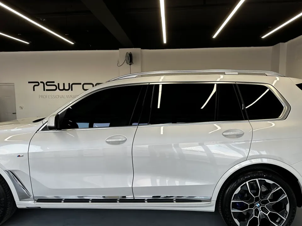 BMW X7のカーラッピング事例｜クロームパーツのブラック化 施工写真 3-1