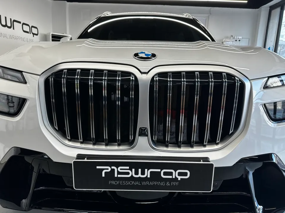 BMW X7のカーラッピング事例｜クロームパーツのブラック化 施工写真 1-2