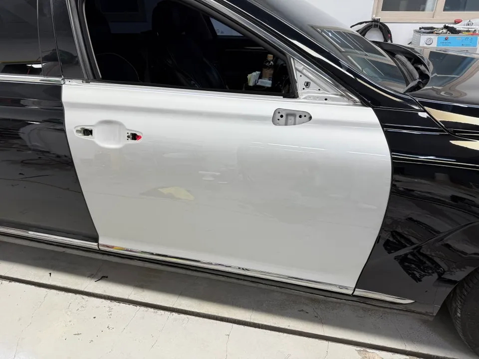 Genesis EQ900 vinyl wrap - Genesis EQ900 Vinyl Wrap Review: High-Gloss Black Perfection photo 7