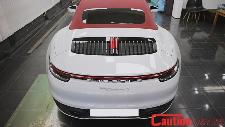 ポルシェ911のカーラッピング事例｜ベガスイエローの費用と仕上がり 施工写真 2-1