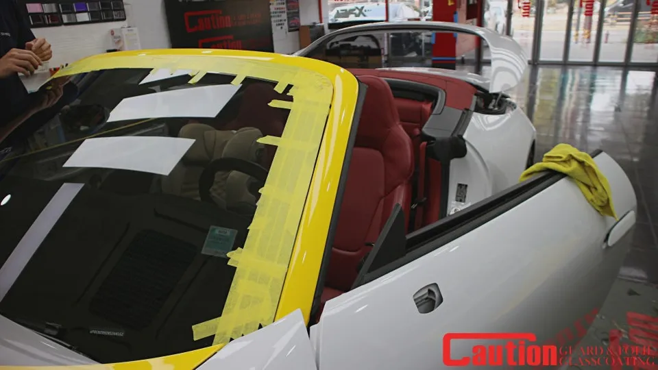 ポルシェ911のカーラッピング事例｜ベガスイエローの費用と仕上がり 施工写真 3-2