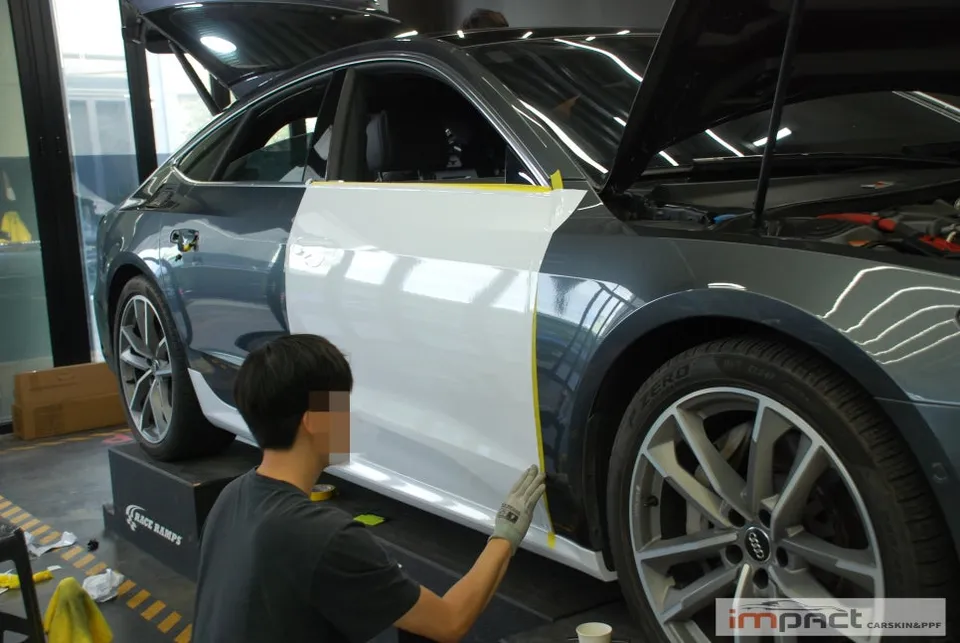Audi A7のカーラッピング事例|費用目安・仕上がり 施工写真 1-2