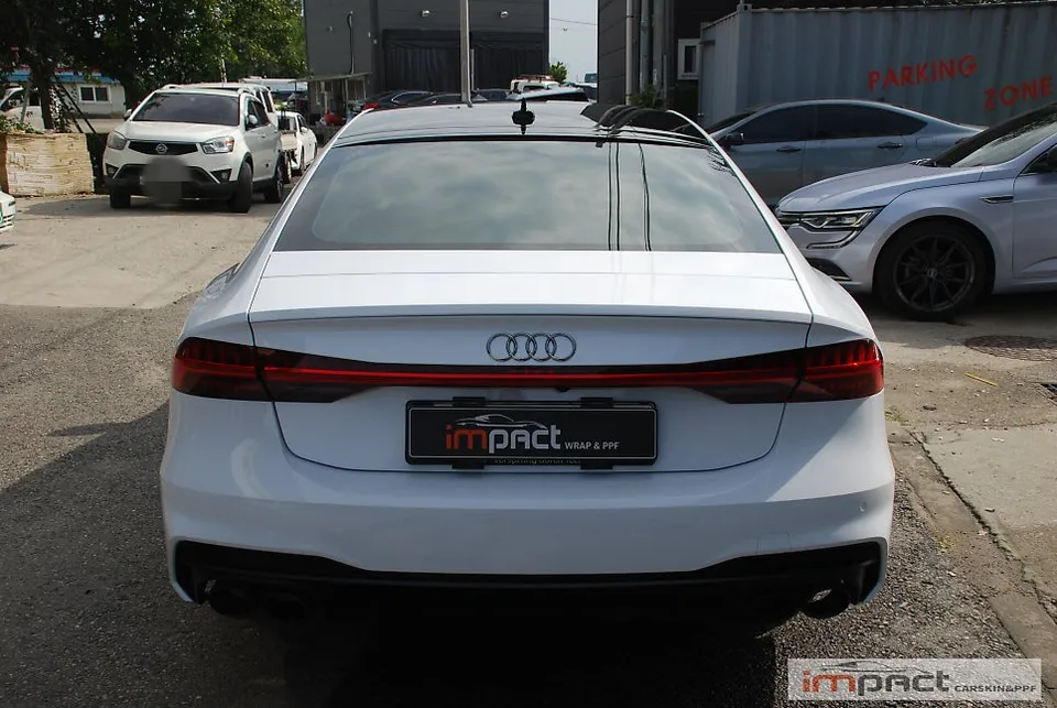 Audi A7のカーラッピング事例|費用目安・仕上がり 施工写真 1-3