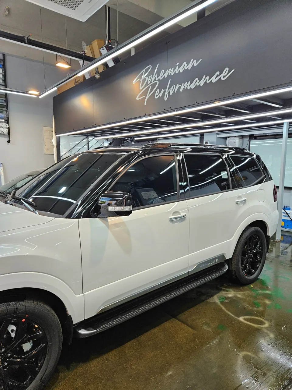 Kia Mohave The Masterのカーラッピング事例｜費用目安・仕上がり 施工写真 2-1