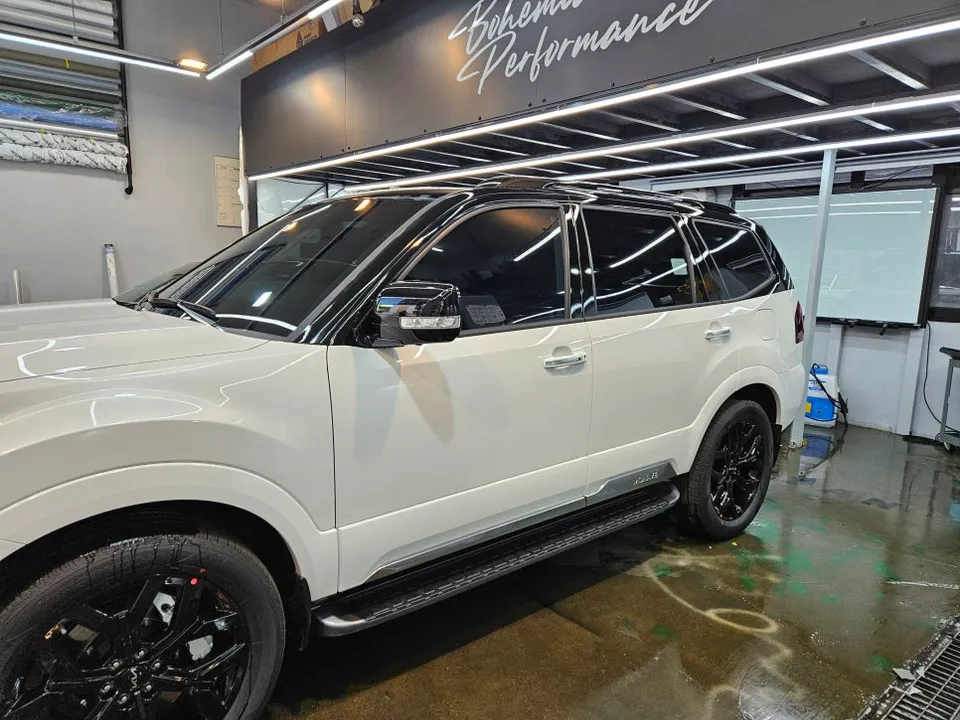 Kia Mohave The Masterのカーラッピング事例｜費用目安・仕上がり 施工写真 3-1