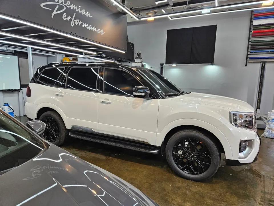 Kia Mohave The Masterのカーラッピング事例｜費用目安・仕上がり 施工写真 1-3