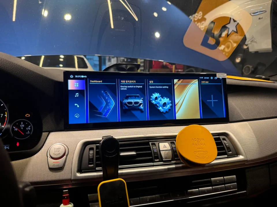 BMW M5のAndroid Auto・CarPlay取付事例 施工写真 3-1