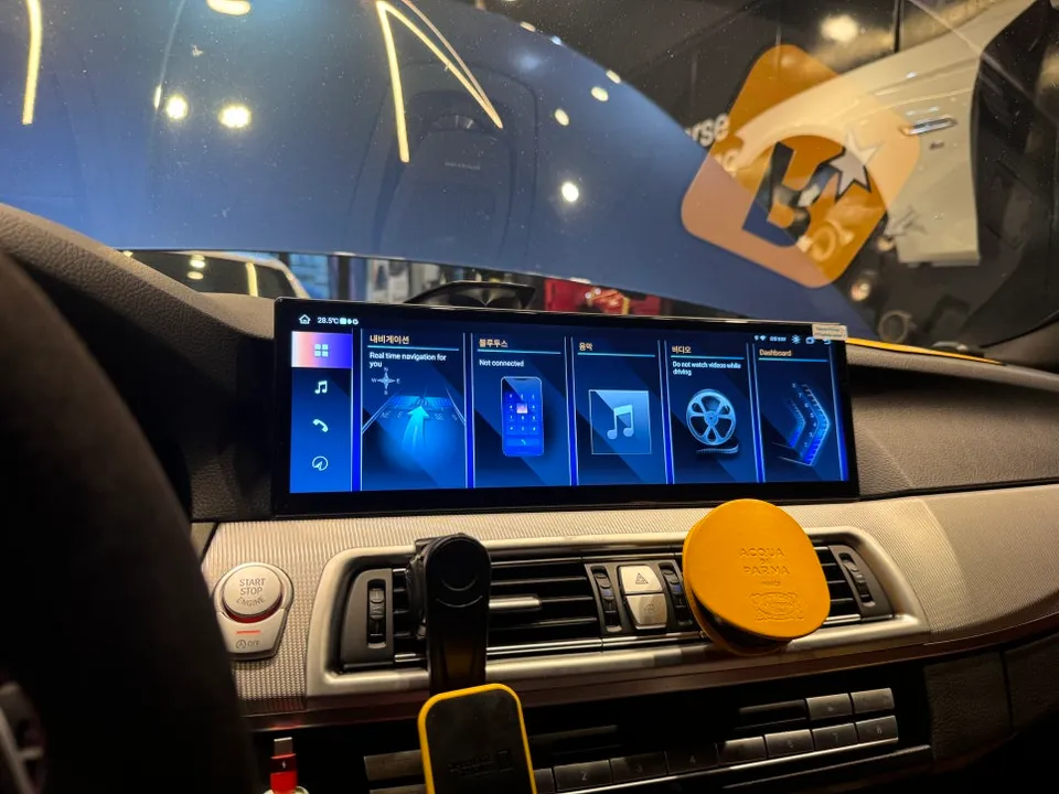 BMW M5のAndroid Auto・CarPlay取付事例 施工写真 4-1