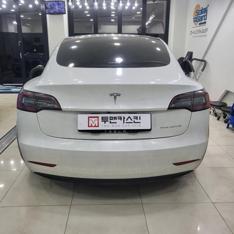 Tesla Model 3のカーラッピング事例|費用目安・仕上がり 施工写真 3-1