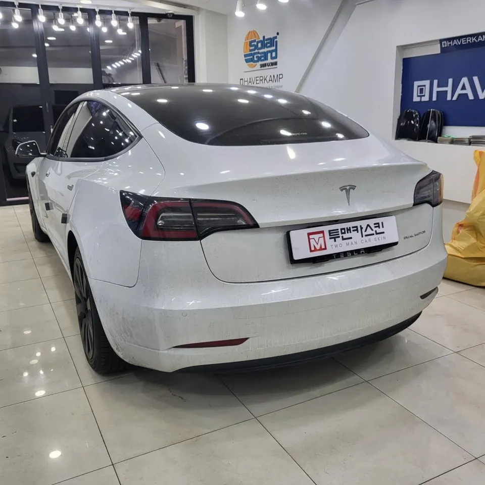 Tesla Model 3のカーラッピング事例|費用目安・仕上がり 施工写真 1-2