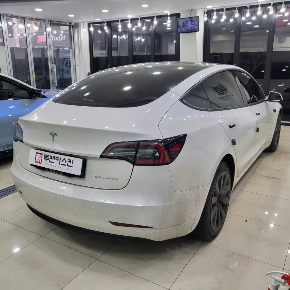 Tesla Model 3のカーラッピング事例|費用目安・仕上がり 施工写真 2-2