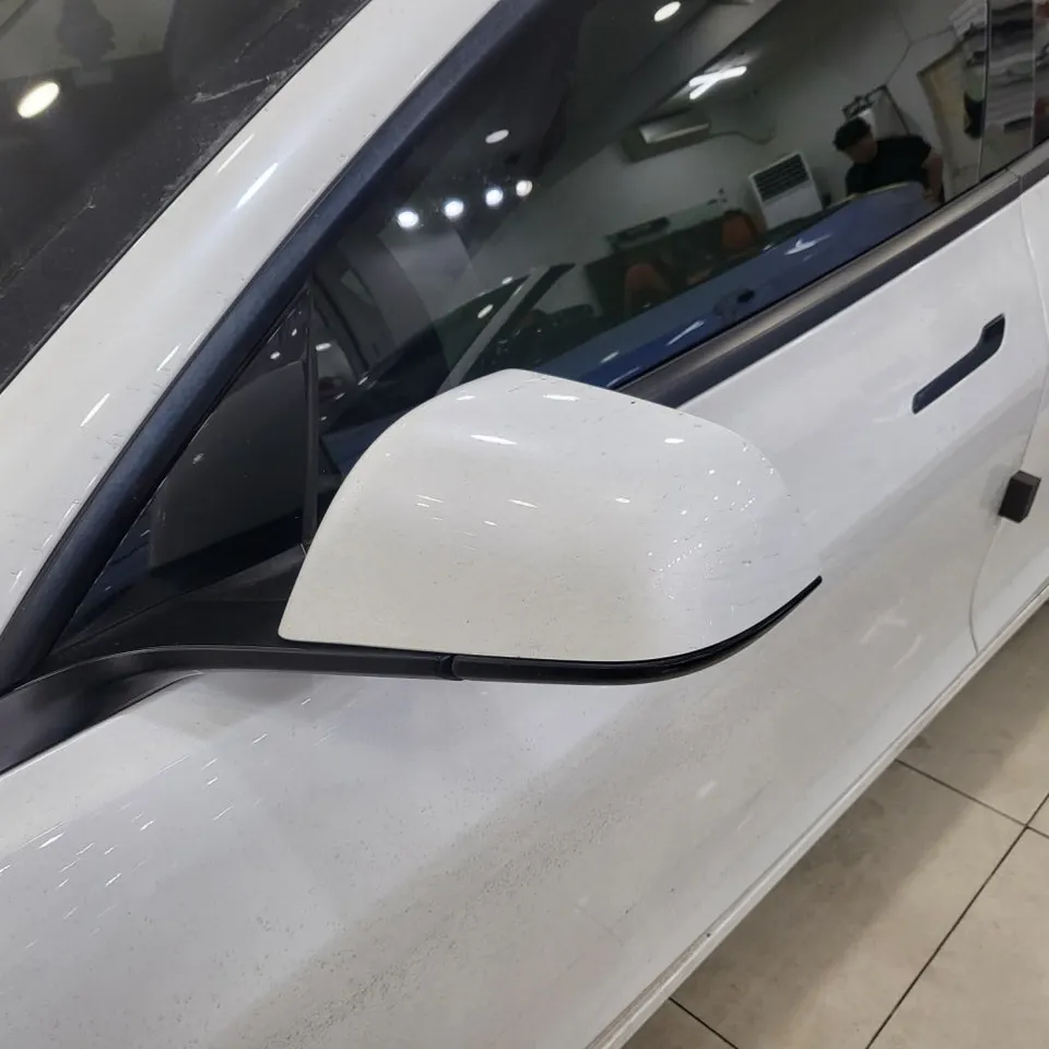 Tesla Model 3のカーラッピング事例|費用目安・仕上がり 施工写真 1-3