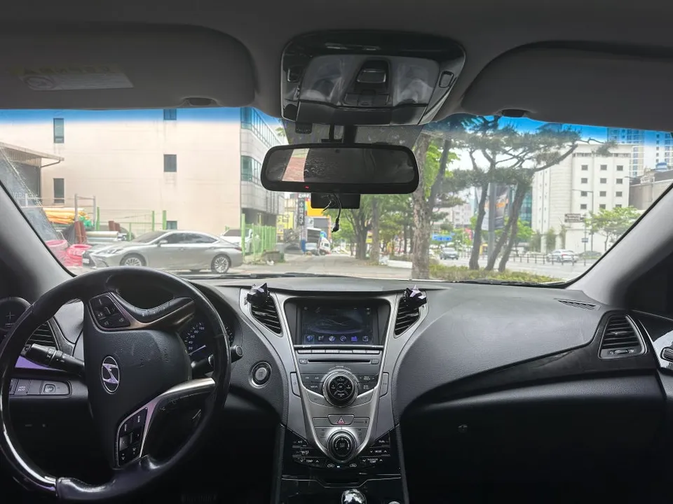 Hyundai Grandeur HGのカーフィルム施工事例|費用目安・仕上がり 施工写真 1-2