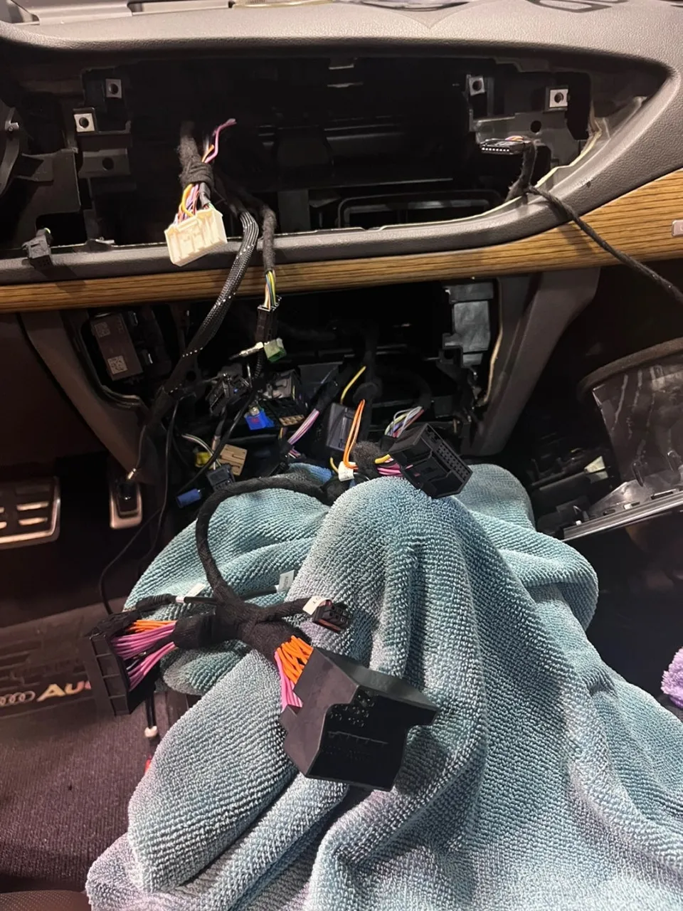 Audi A7のAndroid Auto・CarPlay取付事例 施工写真 4-2
