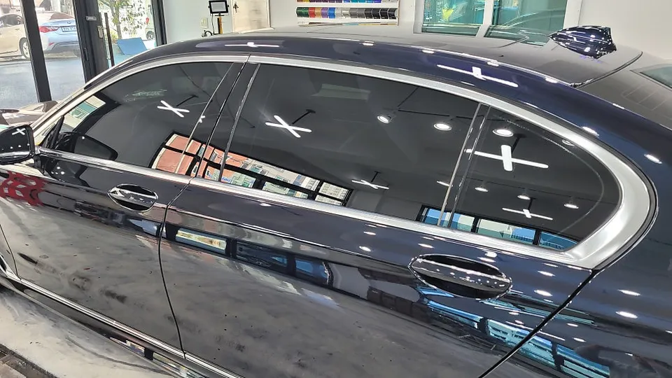 BMW 7 Series vinyl wrap - BMW 7 Series Vinyl Wrap Review: Chrome Delete photo 3