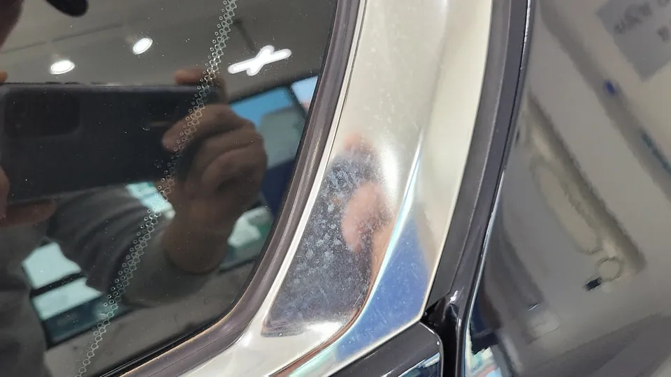 BMW 7 Series vinyl wrap - BMW 7 Series Vinyl Wrap Review: Chrome Delete photo 4