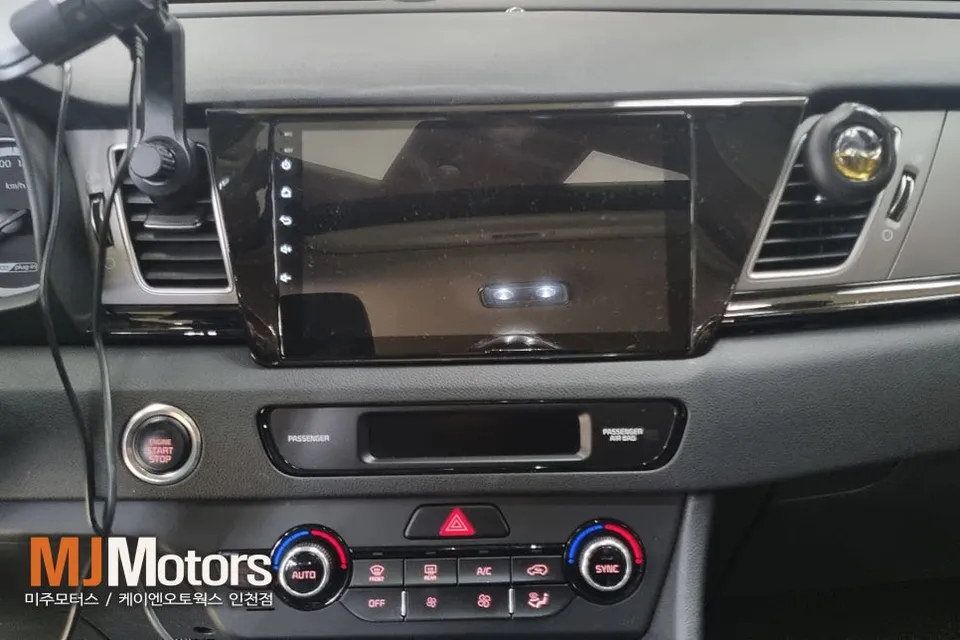 Kia NiroのAndroid Auto・CarPlay取付事例 施工写真 2