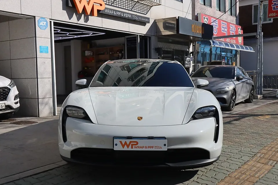 Porsche Taycan Vinyl Wrap Review: Light Crayon Agate Gray photo 2