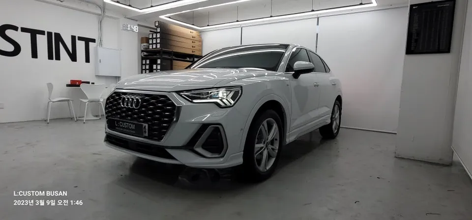 Audi A6のドライブレコーダー取付事例 施工写真 3-2