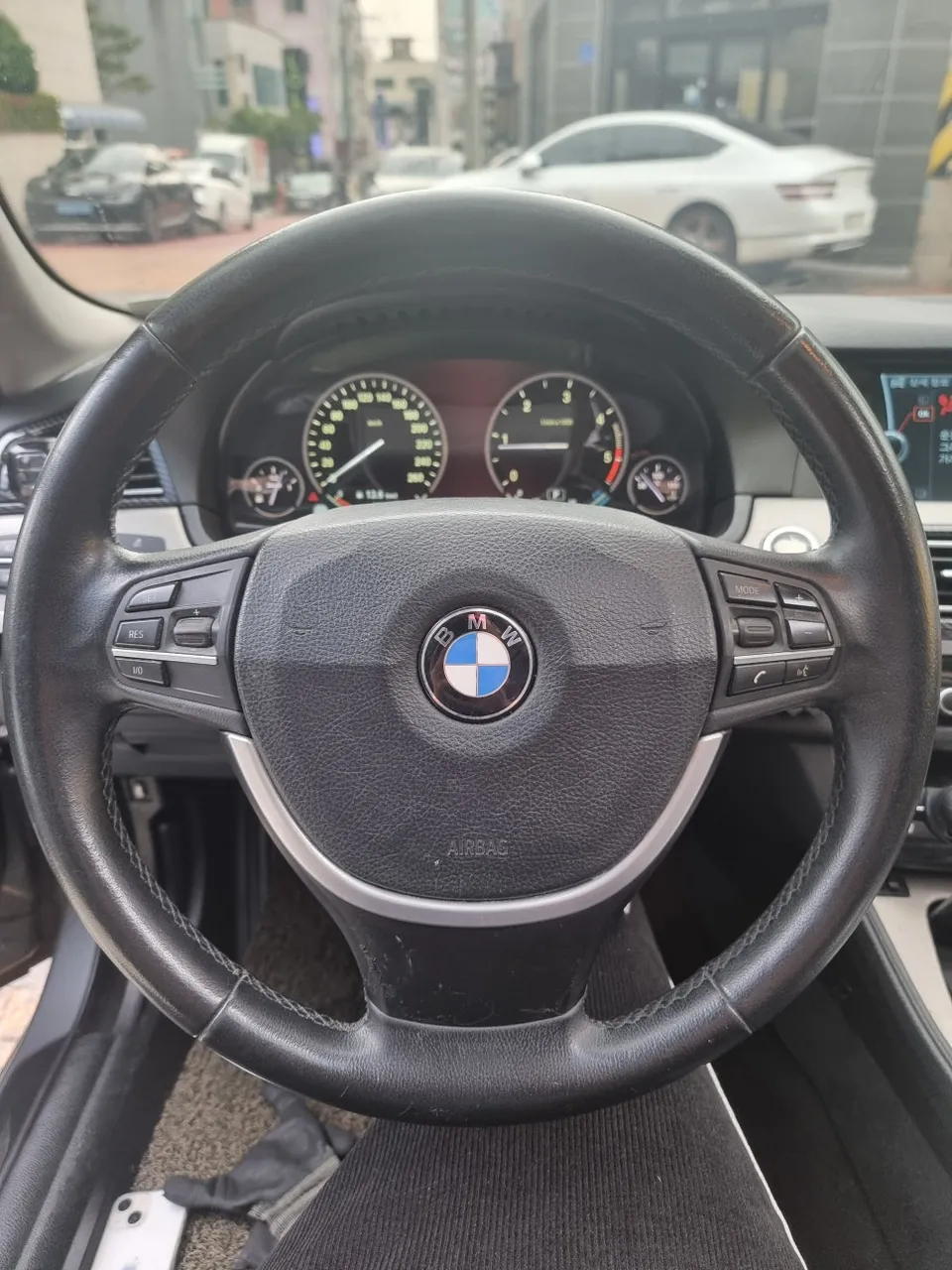 BMWのAndroid Auto・CarPlay取付事例 施工写真 2-1