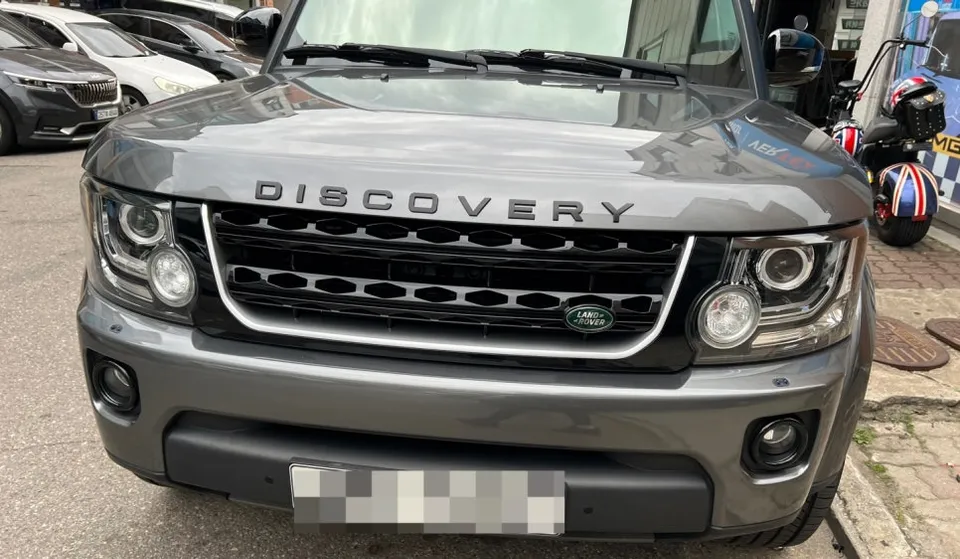 Land Rover Discovery 4のカーラッピング事例|ブラックエディション風カスタム 施工写真 1-2