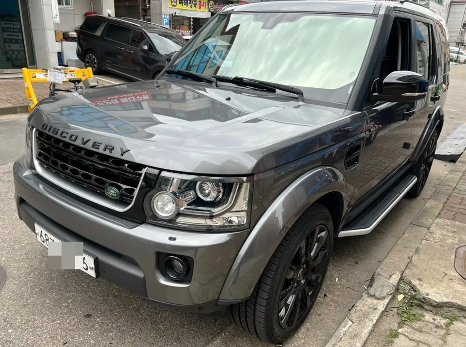 Land Rover Discovery 4のカーラッピング事例|ブラックエディション風カスタム 施工写真 1-3