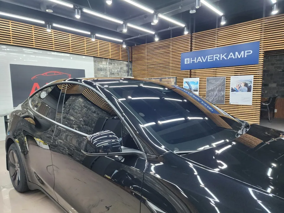 Tesla Model Y PPF施工事例|費用目安と仕上がり 施工写真 1-3