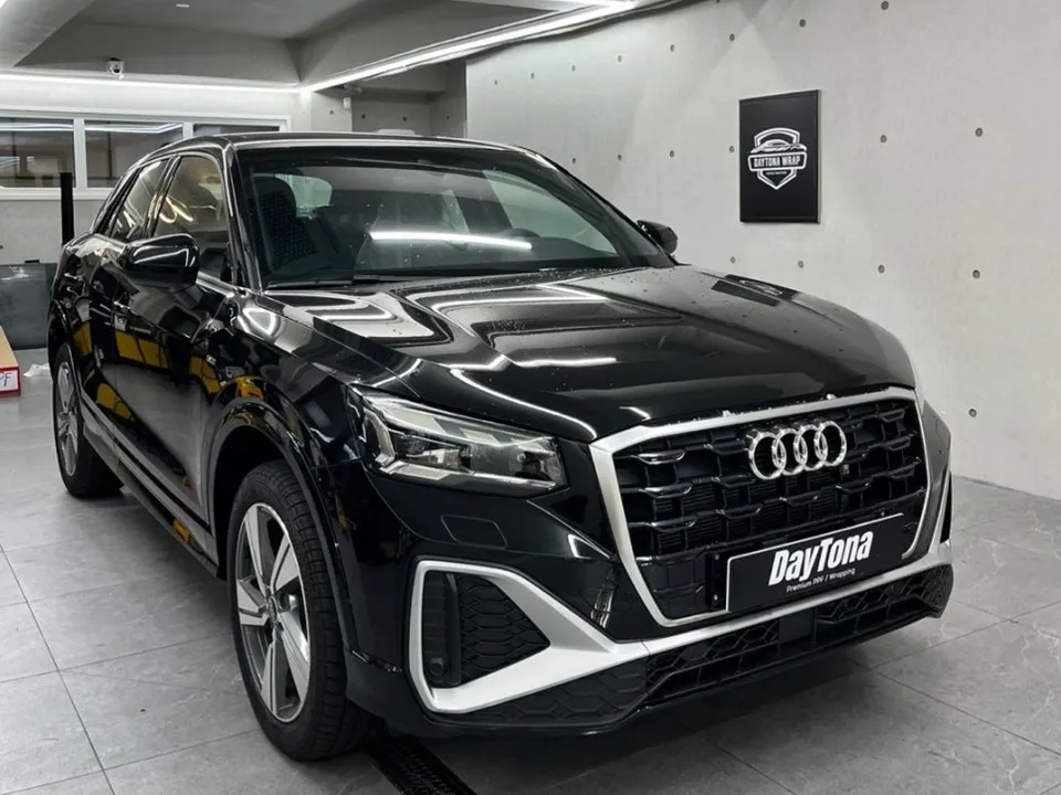Audi Q2 Vinyl Wrap Review: Chrome Delete for a Sleek Look photo 2