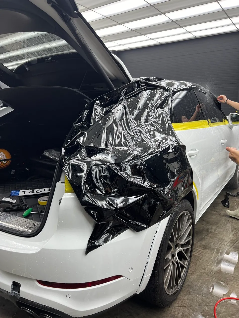 Porsche CayenneのPPF施工事例 施工写真 2-1