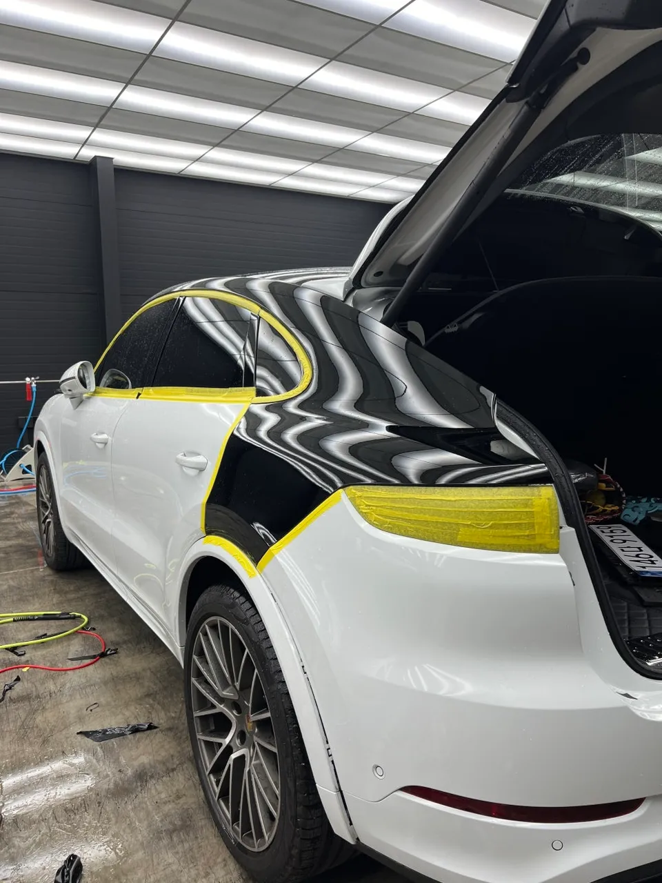 Porsche CayenneのPPF施工事例 施工写真 3-1