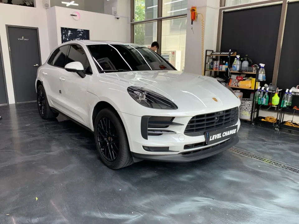 ポルシェ カイエンのカーラッピング事例|費用目安・仕上がり 施工写真 2-3