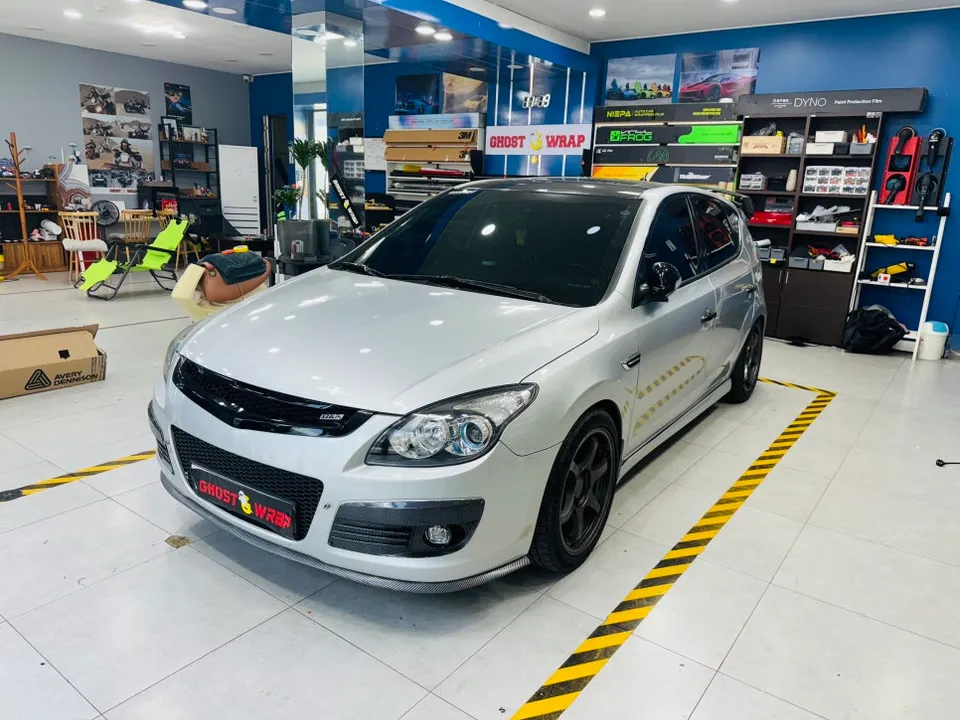 Hyundai i30のカーラッピング事例|部分施工で個性をプラス 施工写真 2-1