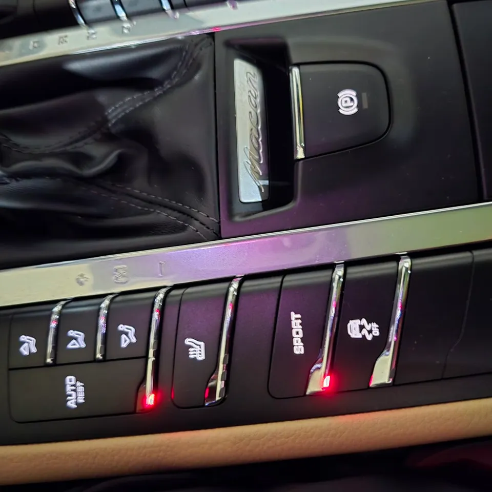Porsche Macan ambient lighting - Porsche Macan Ambient Lighting Review: Cost & Results photo 3