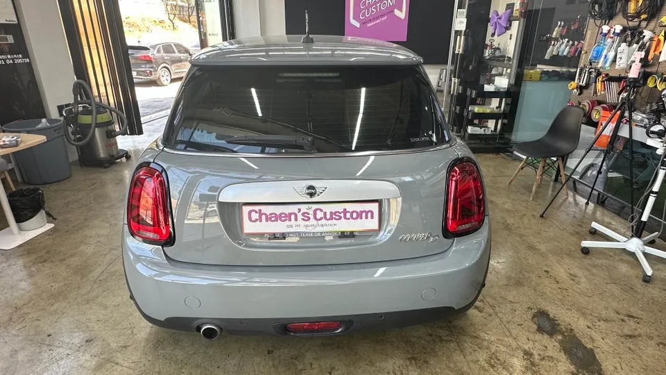 MINI vinyl wrap - MINI Cooper Vinyl Wrap Review: Chrome Delete with Black Gloss photo 4