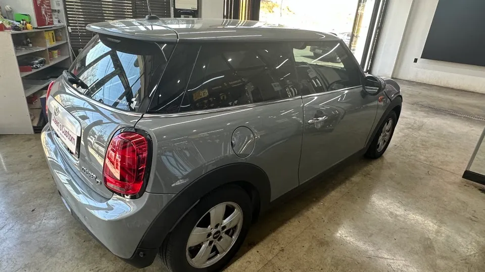 MINI vinyl wrap - MINI Cooper Vinyl Wrap Review: Chrome Delete with Black Gloss photo 5