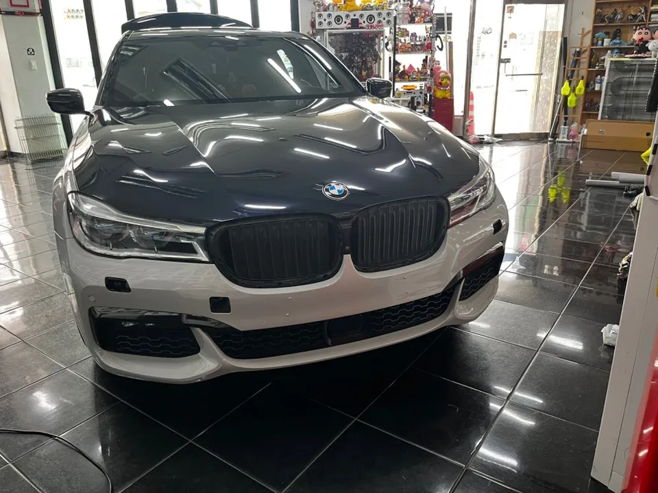 BMW 7 Seriesのカーラッピング事例|高級感あふれる仕上がり 施工写真 3-3