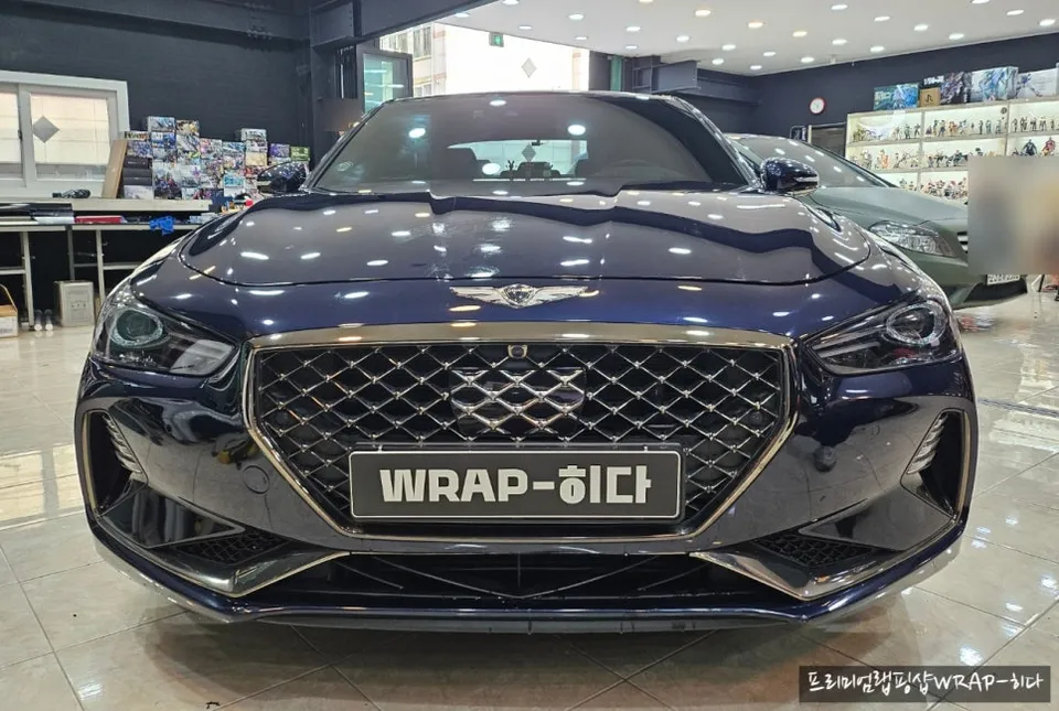 Genesis G70のカーラッピング事例|サテンブラックとクローム除去 施工写真 2-1