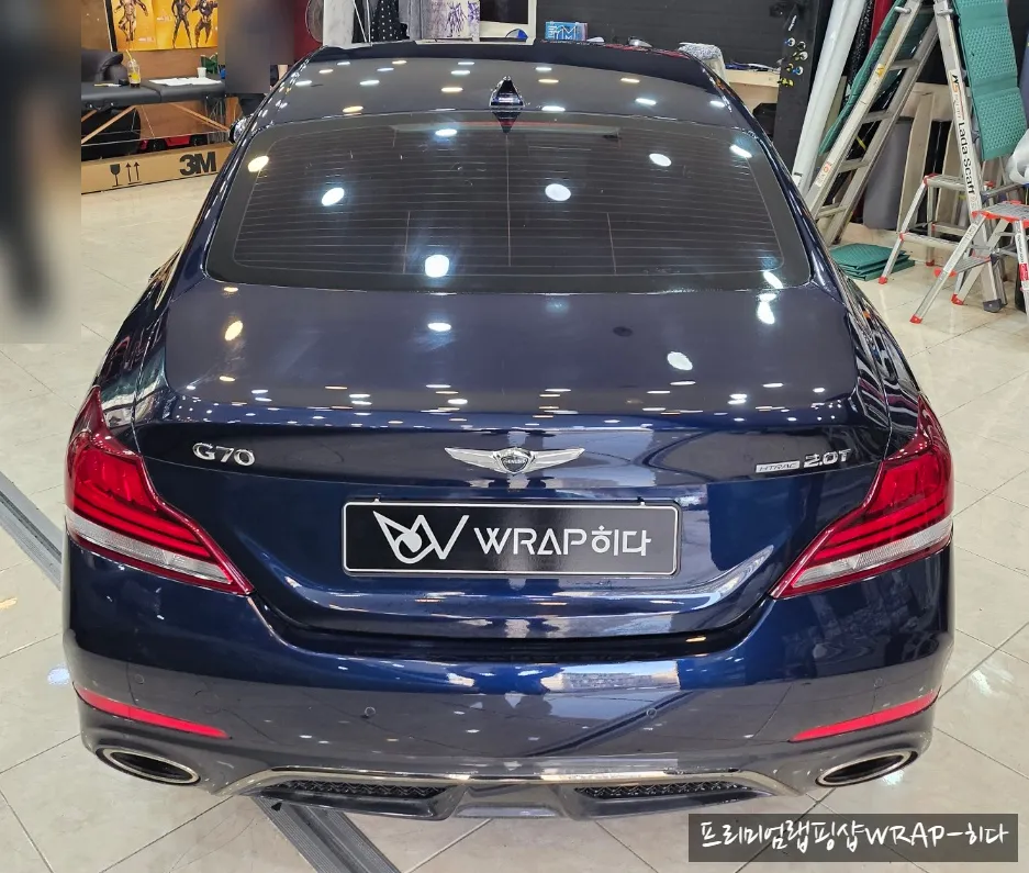 Genesis G70のカーラッピング事例|サテンブラックとクローム除去 施工写真 2-2