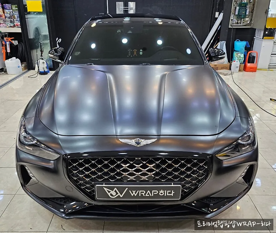 Genesis G70のカーラッピング事例|サテンブラックとクローム除去 施工写真 1-3