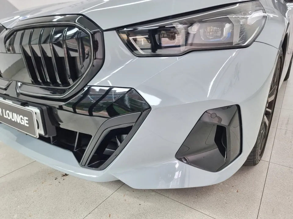 BMW 5 Series vinyl wrap - BMW 5 Series Vinyl Wrap Review: Satin Black Transformation photo 3