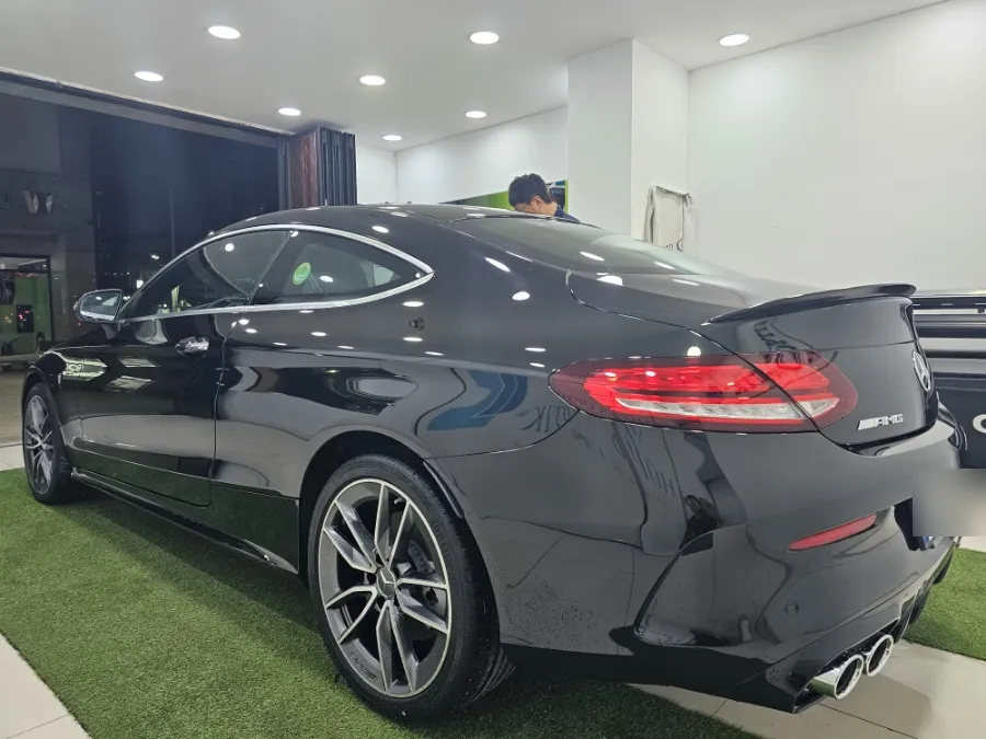 Mercedes-Benz C43 AMGのカーフィルム施工事例 施工写真 1-2