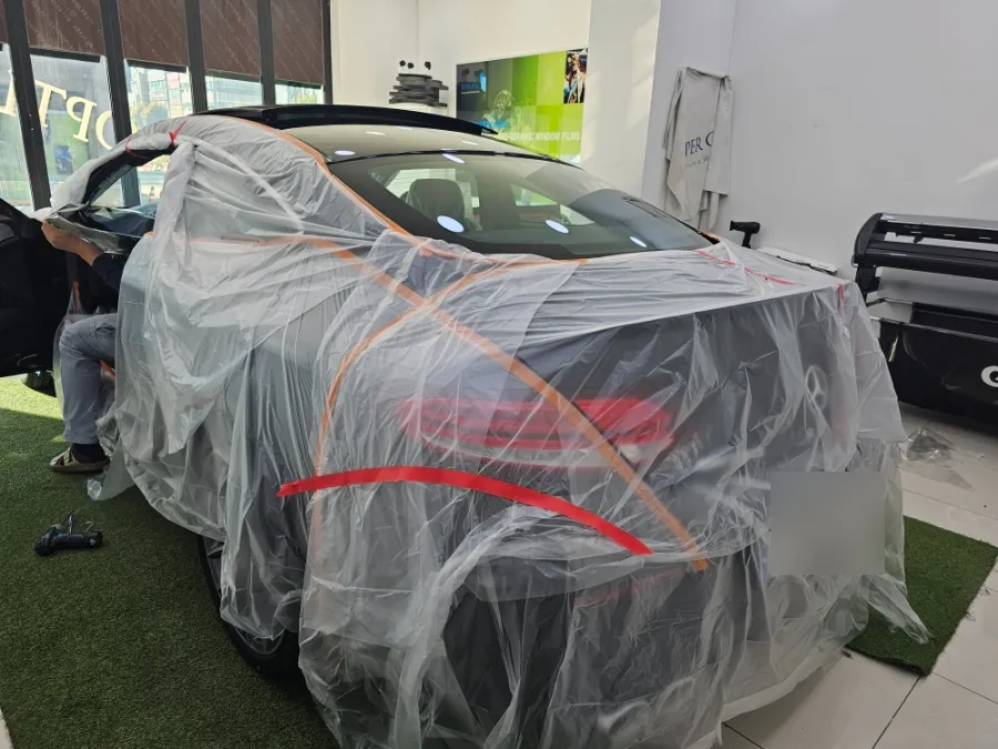 Mercedes-Benz C43 AMGのカーフィルム施工事例 施工写真 2-2