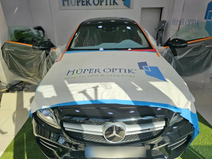 Mercedes-Benz C43 AMGのカーフィルム施工事例 施工写真 4-2