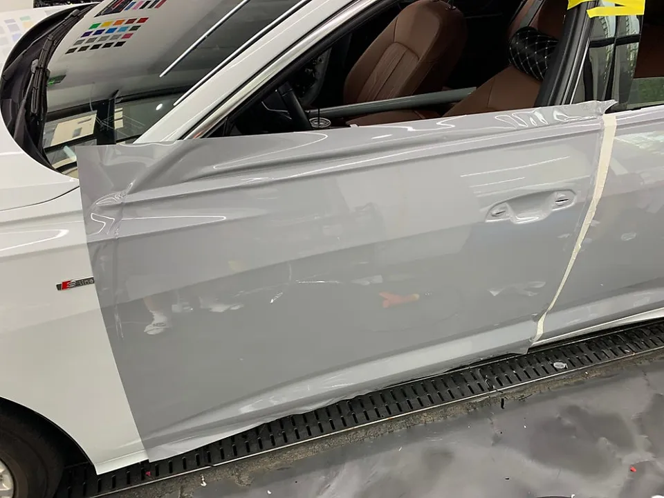 BMW 5 Seriesのカーラッピング事例｜ナardo Grey 施工写真 3-1