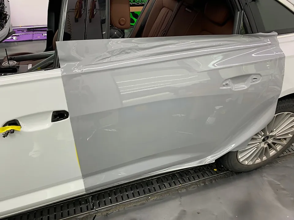 BMW 5 Seriesのカーラッピング事例｜ナardo Grey 施工写真 1-2
