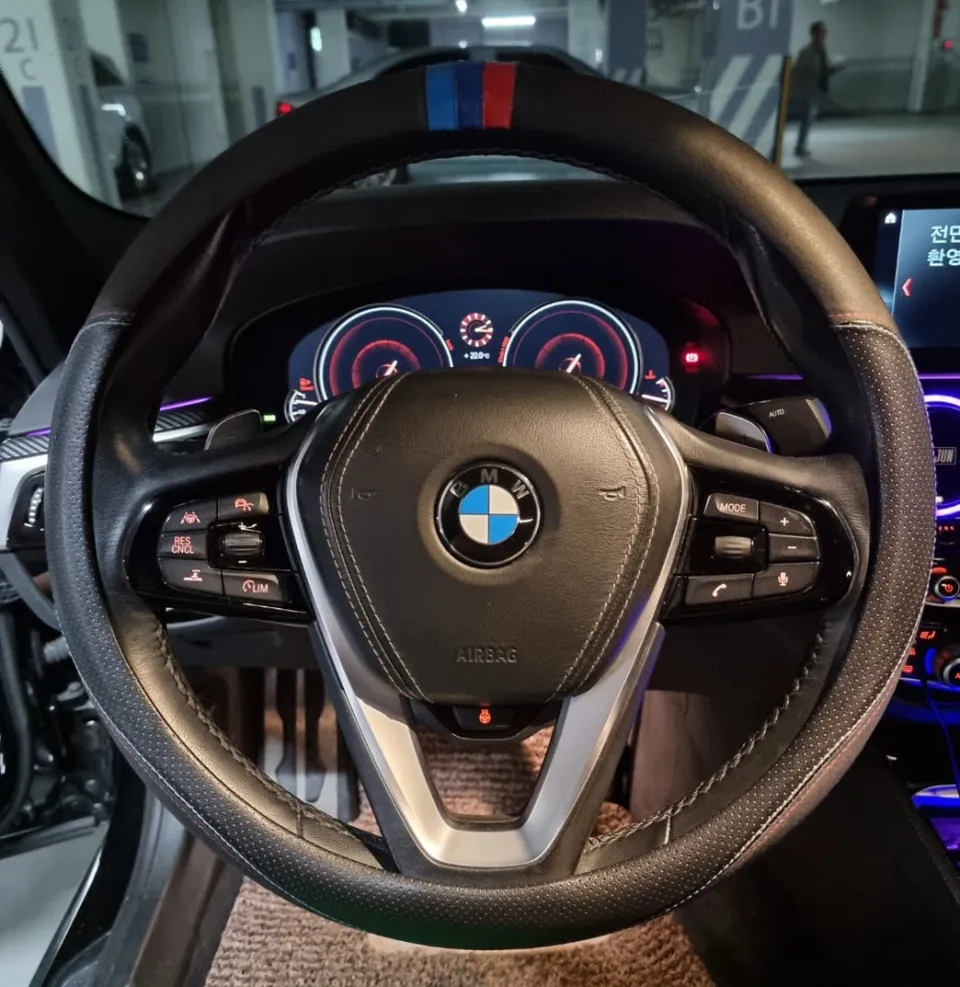 BMW 5 Series G30 steering wheel - BMW G30 5 Series Steering Wheel Customization Review photo 3
