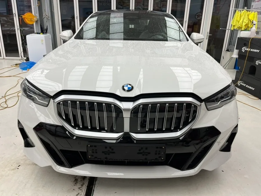 BMW 5 Series vinyl wrap installation result